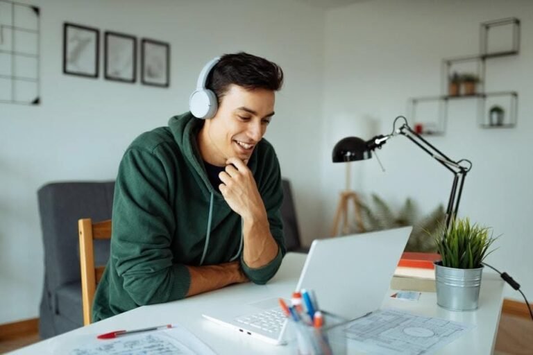 Como Trabalhar em Casa Pela Internet: Guia Completo Para Ganhar Dinheiro Online em 2026